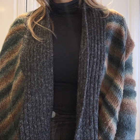 Cardigan - Picture 2 of 6